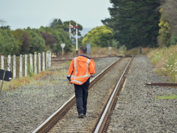 Kolejowy renesans: minister infrastruktury popiera odbudowę zapomnianej linii kolejowej 103