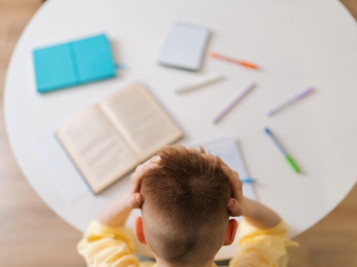 Mniej dzieci w szkołach, ale placówki pozostają otwarte